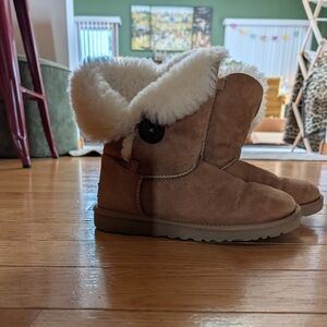 Vintage Y2K 2000s UGG Mid Calf Bailey Button Shearling Boots Tan Like New